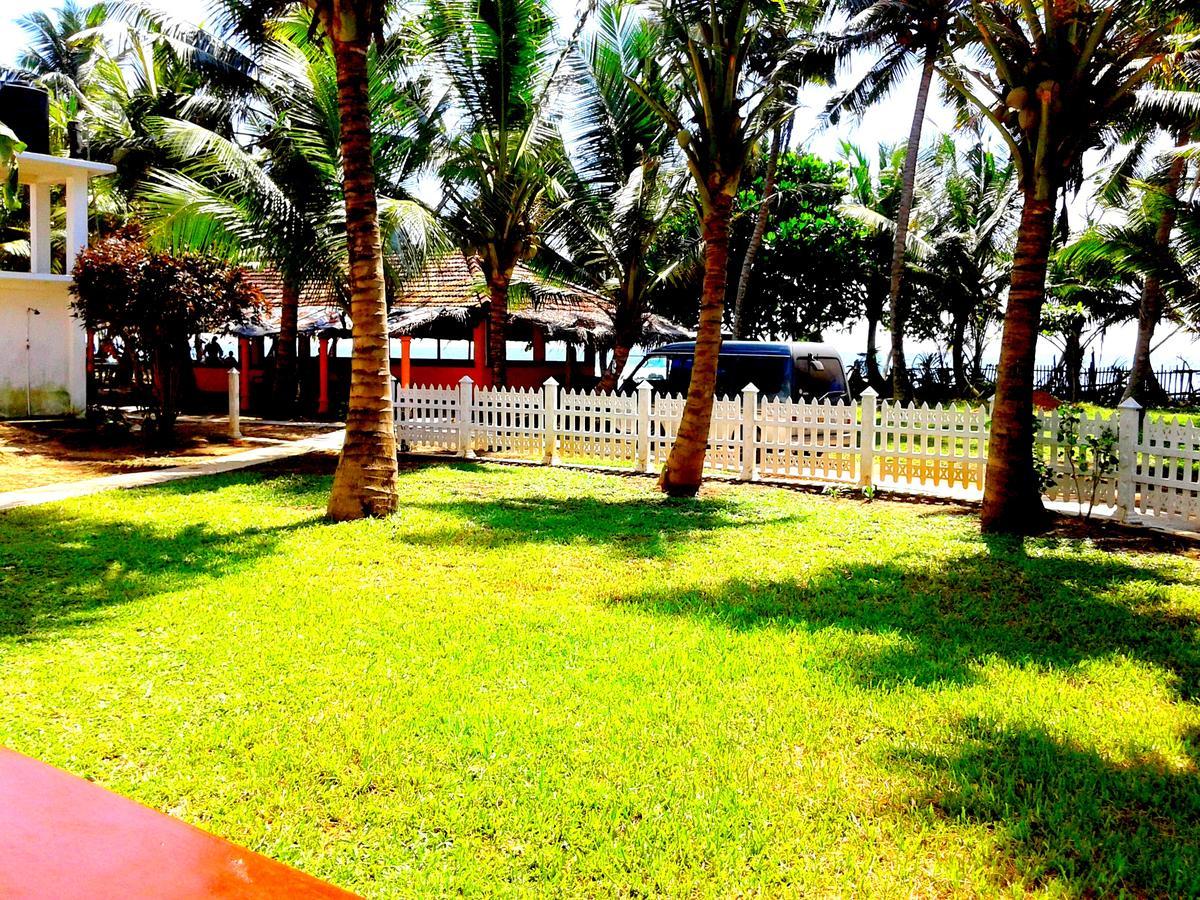 Ram's Surfing Beach,Midigama Timur Bagian luar foto