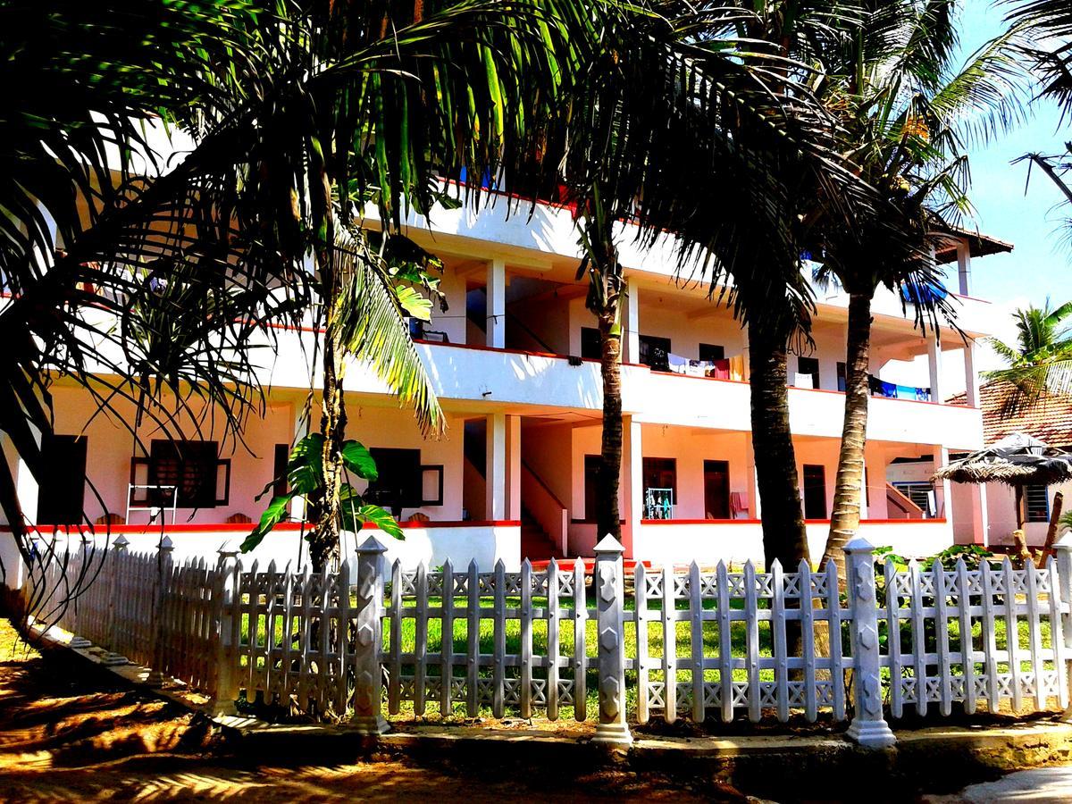 Ram's Surfing Beach,Midigama Timur Bagian luar foto