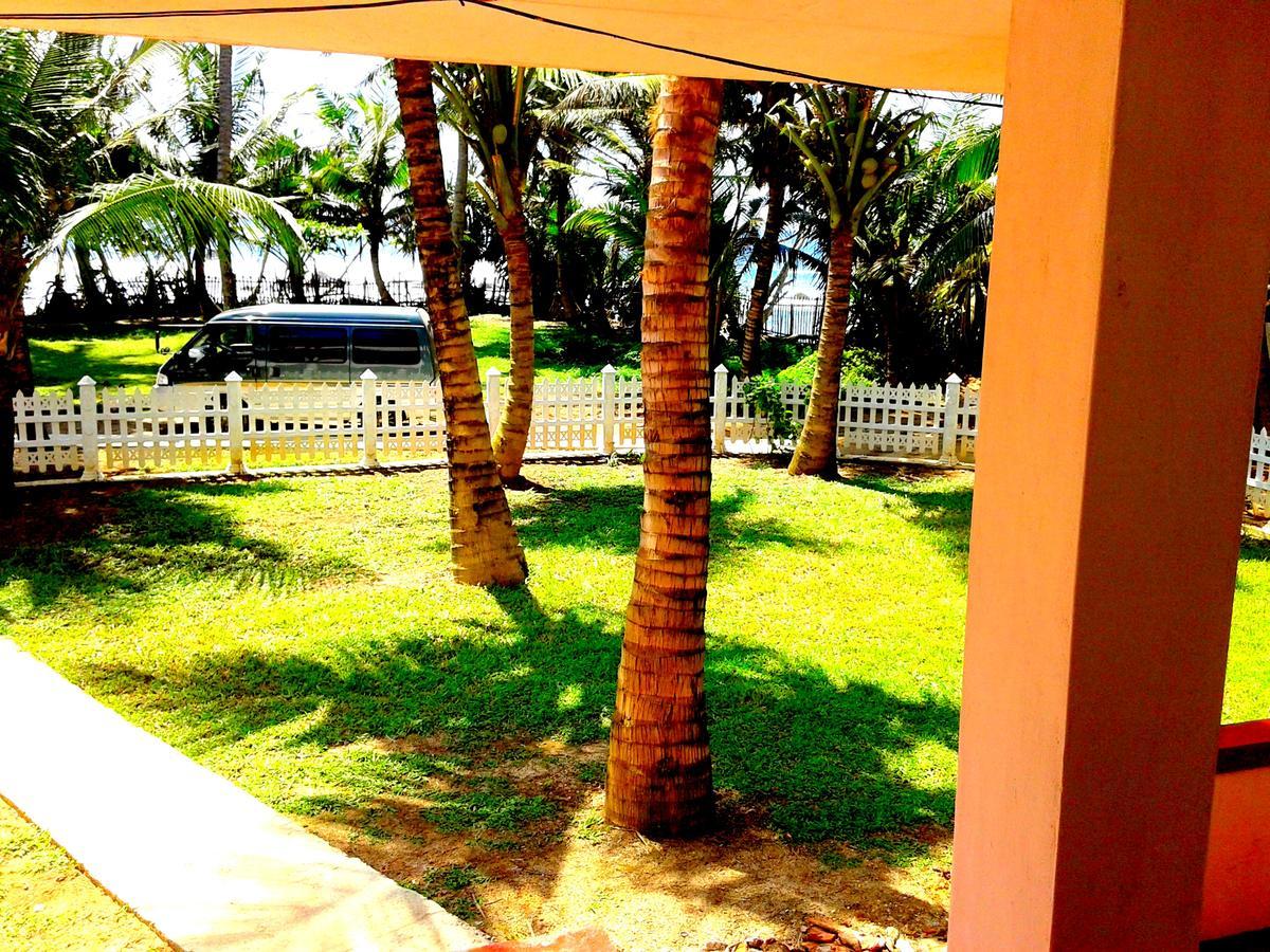 Ram's Surfing Beach,Midigama Timur Bagian luar foto