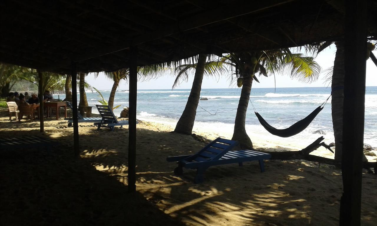 Ram's Surfing Beach,Midigama Timur Bagian luar foto