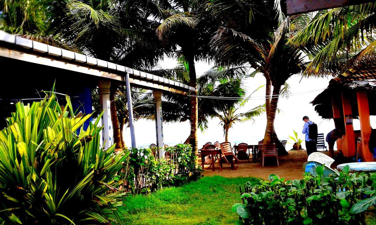 Ram's Surfing Beach,Midigama Timur Bagian luar foto